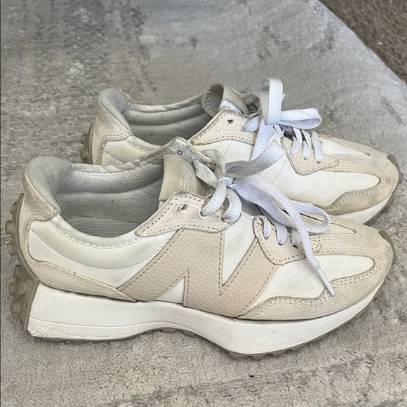 New Balance Shoes - New balance 327 Sneaker